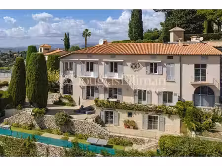 villa de luxe à vendre dans le quartier village-le val-cabrieres