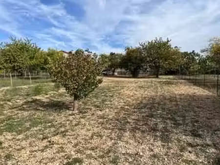 vente terrain à saint-jean-d'angély (17400) : à vendre / 643m² saint-jean-d'angély