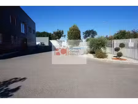 local d'activités à louer