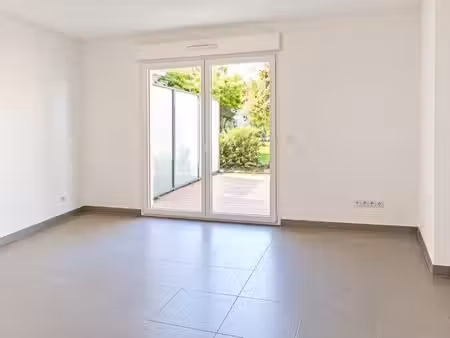 appartement t2 avec garage  terrasse et jardin à la mulatière