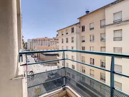 t3 de 73 m² climatisé avec 2 balcons et possible garage  dpe c.