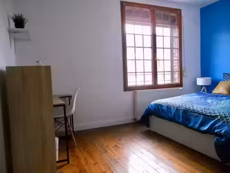 chambre avec bail individuel salle d'eau et wc prives proche iut inset et gare