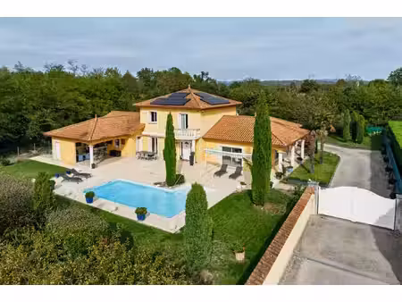 villa d'architecte avec piscine et jardin paysager de 1 762