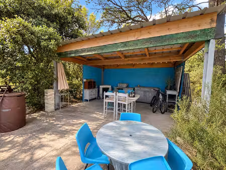 le castellet terrain naturel arboré de 4 340 m2 environn