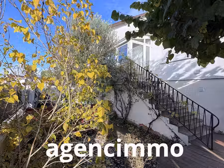 belle maison individuelle avec piscine chauffée et jardin