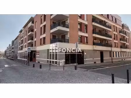 f3 en très bon état avec balcon et parking sous-sol