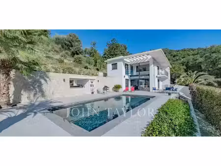 villa avec piscine en bord de mer falicon (06)