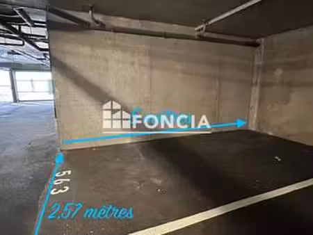 location garage box et parking à couëron (44220) : à louer / 15m² couëron