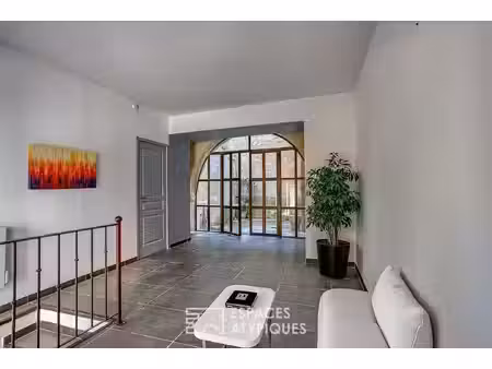 appartement de charme avec cour extérieure en plein coeur de village