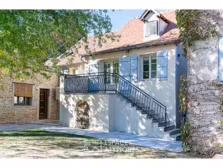 maison en pierre rénovée et son jardin d'éden au coeur du clunisois