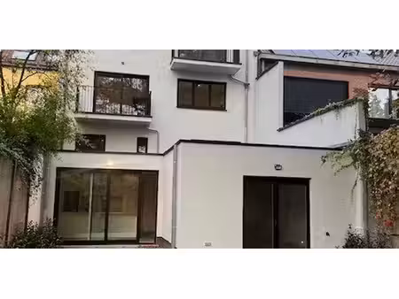 duplex à louer à gent pour € 2.200 avec 4 chambres à coucher