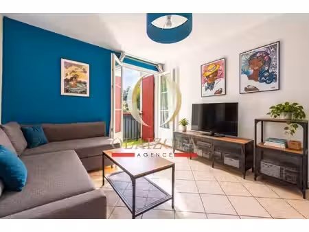 saint-jean-de-luz - t3 en duplex loué meublé avec cave et parking libre.
