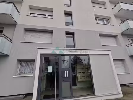 studio de 24 89 m2 avec cave  idéalement situé à proximité d