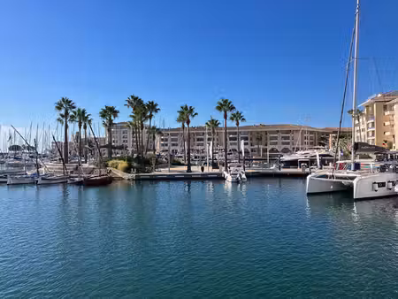 local commercial dans marina de port-fréjus