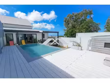 maison f5 saint louis
