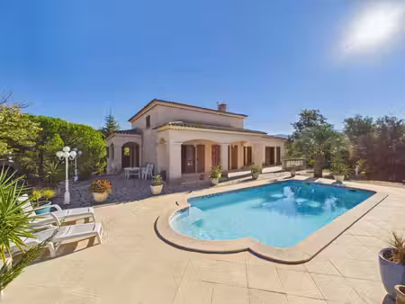 a vendre villa f4/5 avec piscine a afa