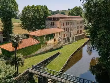 vente demeure d'exception à saint-palais (64120) : à vendre / 798m² saint-palais