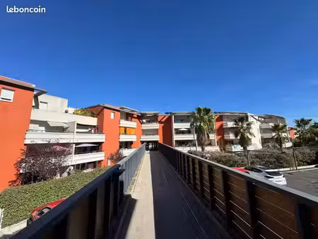 studio équipée  avec terrasse et place de parking