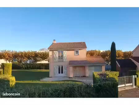 ? maison individuelle 3 chambres avec garage et terrain constructible de 899 m²