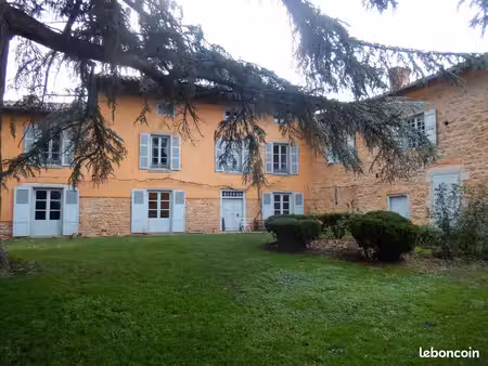 maison de caractere clos de murs