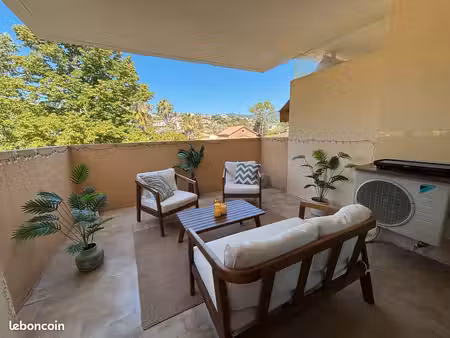 studio meublé 30m2 avec terrasse  parking et piscine