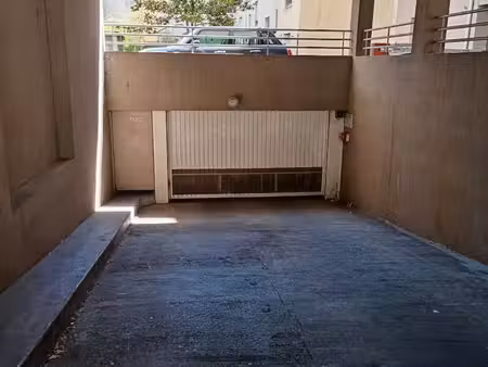 box de garage plein centre oullins