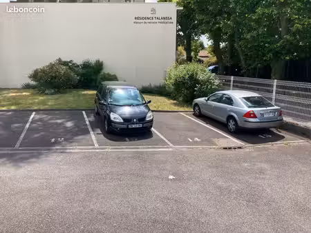 place parking sécurisée