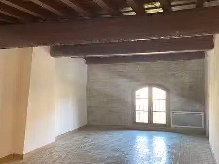 charmant t2 à louer en plein centre cours jean jaurès pézenas