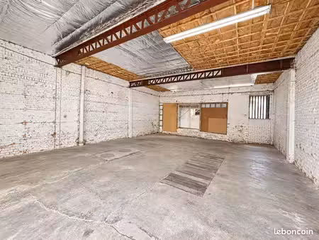 à louer à jeumont – hangar haut de plafond + double garage – 129 m²