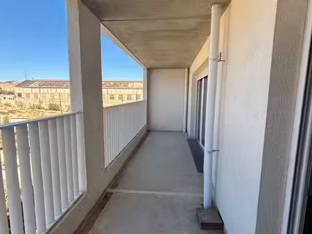 appartement 2 pièces avec terrasse et stationnement