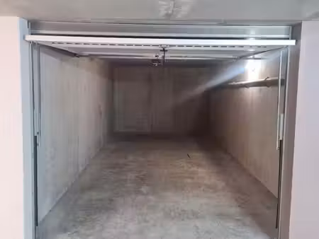 garage/box fermé et sécurisé de 25.5m2