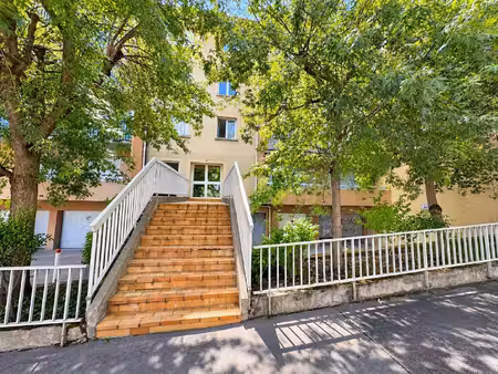 appartement f2 avec balcon et garage / saint-etienne le clapier
