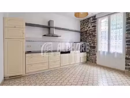 maison de ville à transformer au coeur de saint-mars-sur-mer