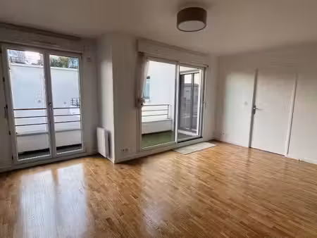appartement colombes secteur église avec balcon et parking