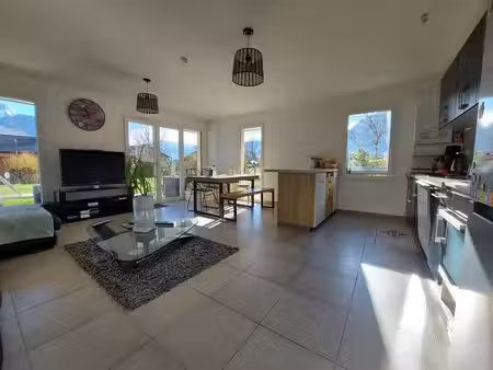 à louer : t4 (3 chambres) avec garage et grand jardin au coeur de lathuile