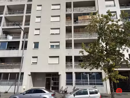 t3 récent avec balcon  cave et parking
