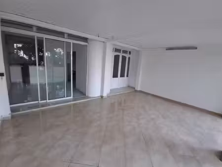 maison ancienne avec vue sur mer et dépendance