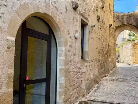 maison familiale en pierres au cœur de saint-macaire