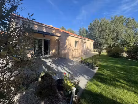 nuaille  plain pied  3 chambres sur 700 m² de terrain