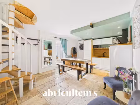 maison de village rénovée avec 2 chambres à vendre à grans (13450)