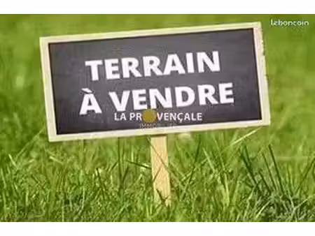 terrain 80000 m² jouques