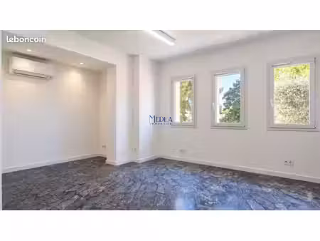bureaux  entrepôt 809 m² ceyreste