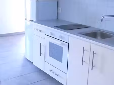 t1 bis meublé (30 5 m²) + garage box – proche fac de médecine & timone