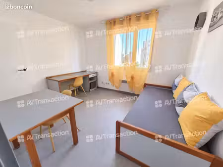studio rénové et meublé - 19m²- métro garibaldi - libre