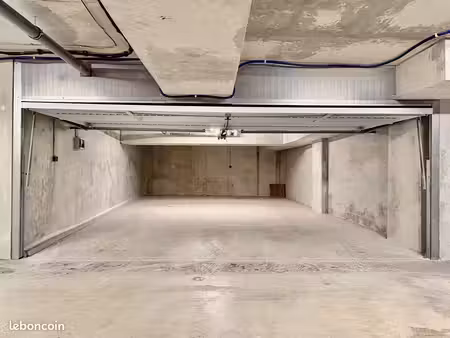 parking/box 57 m² èze