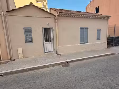 maisonnette-proche mer