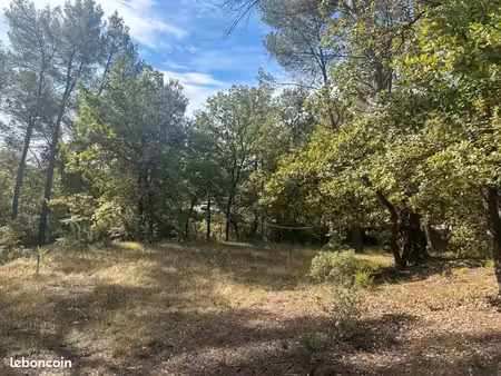 terrain 640 m² greasque