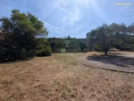 terrain 620 m² la destrousse