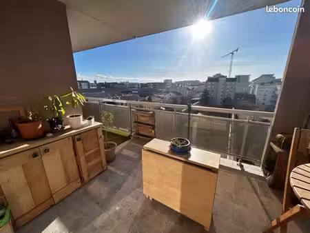 à vendre  appartement 2 pièces rénové + terrasse + garage