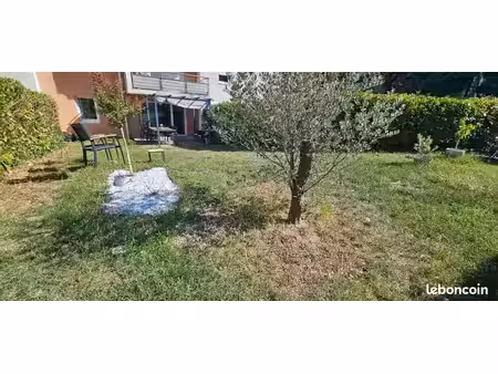appartement t2 avec grand jardin privatif et piscine- oullins